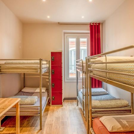 Villa Saint Exupery Beach Hostel Ница Екстериор снимка