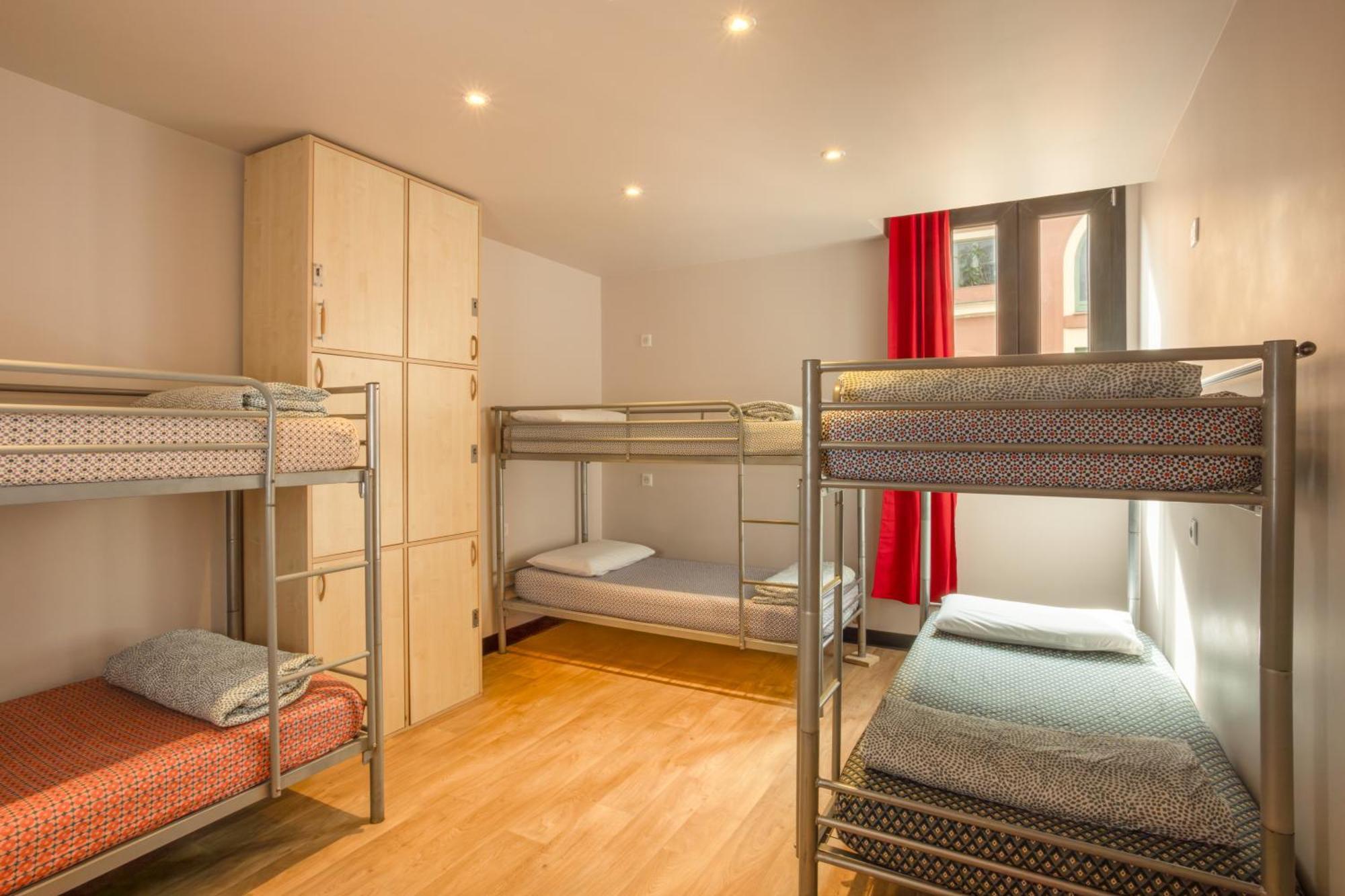 Villa Saint Exupery Beach Hostel Ница Екстериор снимка