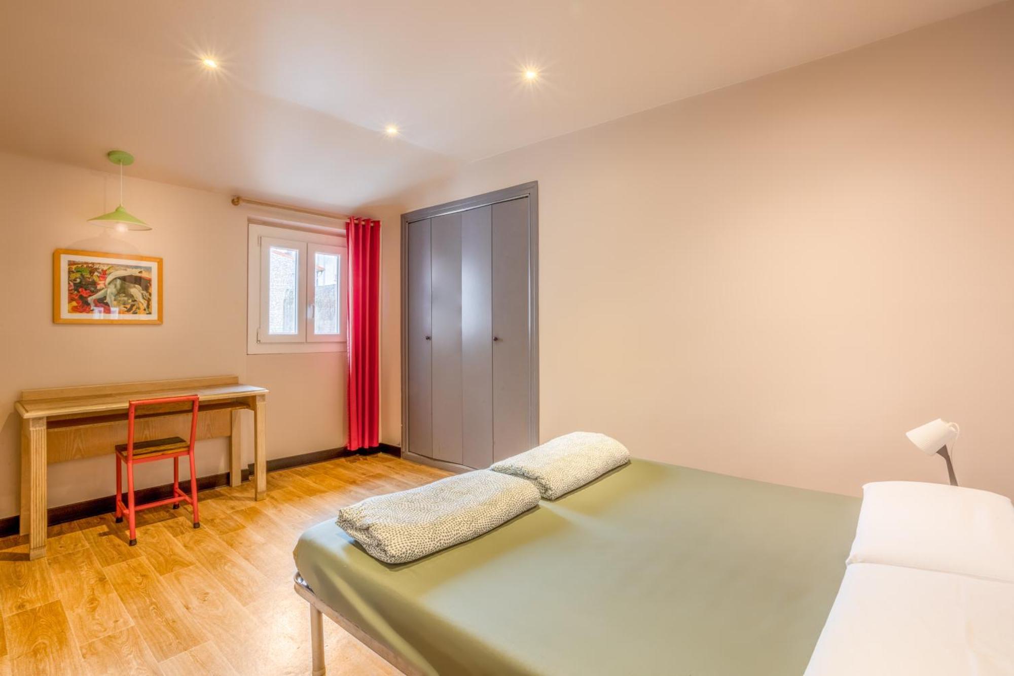 Villa Saint Exupery Beach Hostel Ница Екстериор снимка