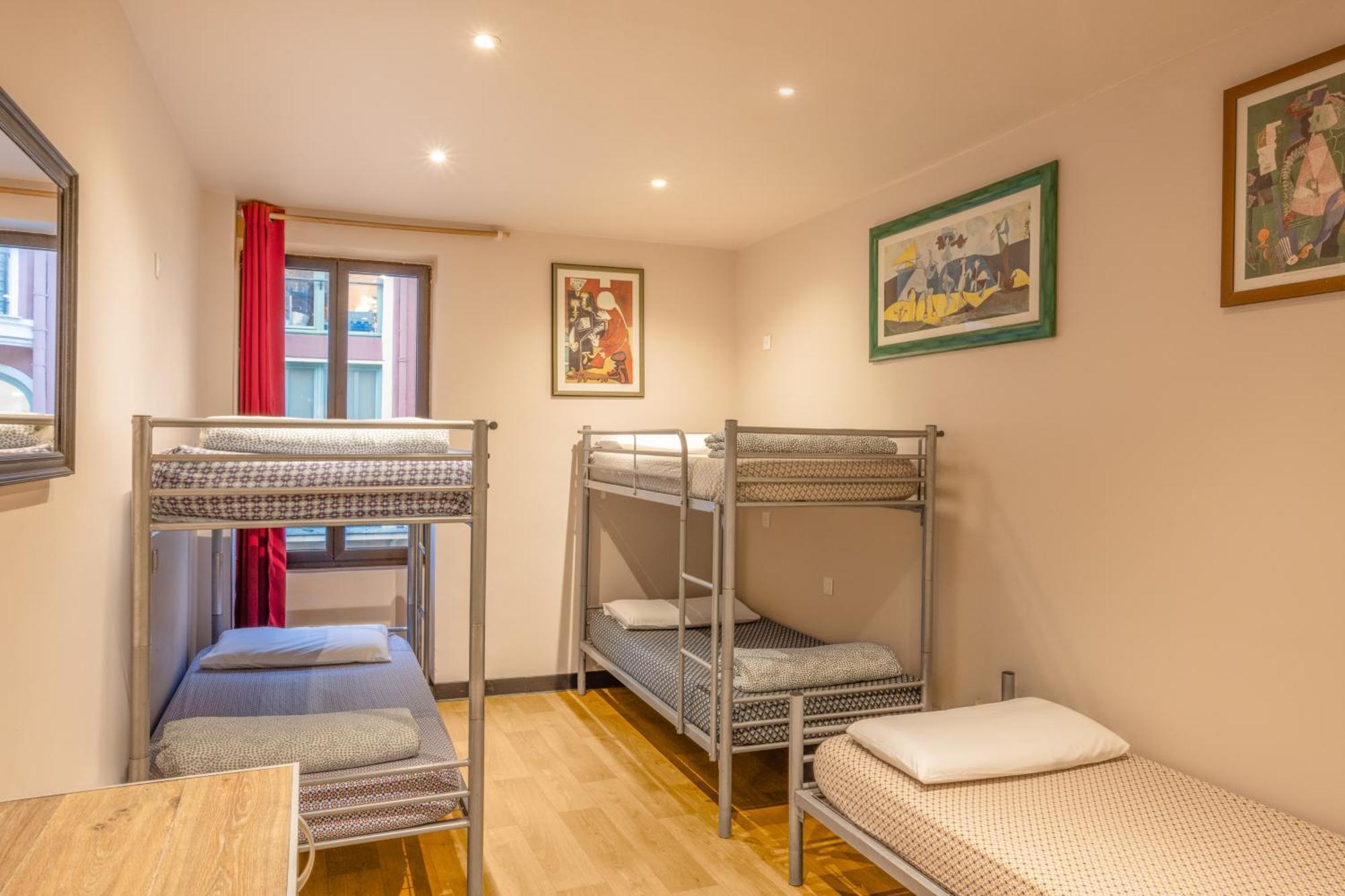 Villa Saint Exupery Beach Hostel Ница Екстериор снимка