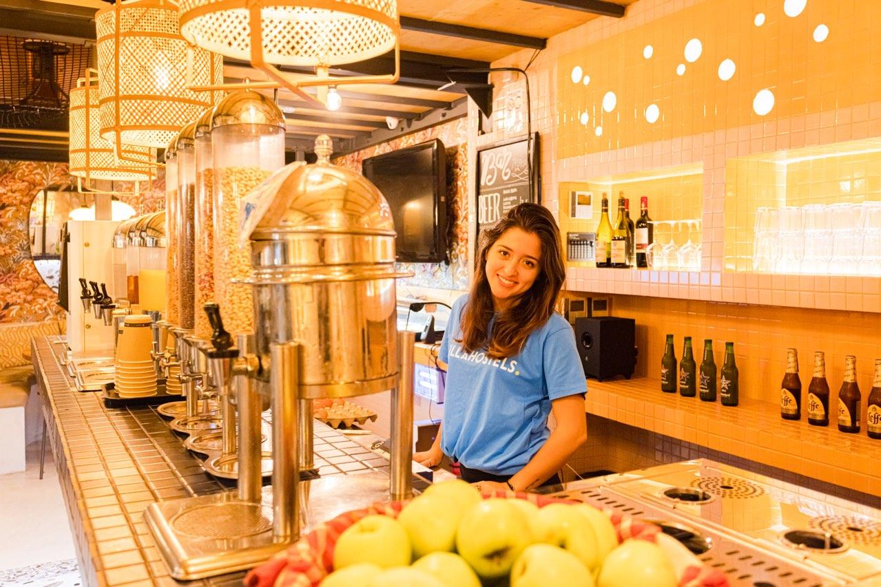 Villa Saint Exupery Beach Hostel Ница Екстериор снимка A bartender at work