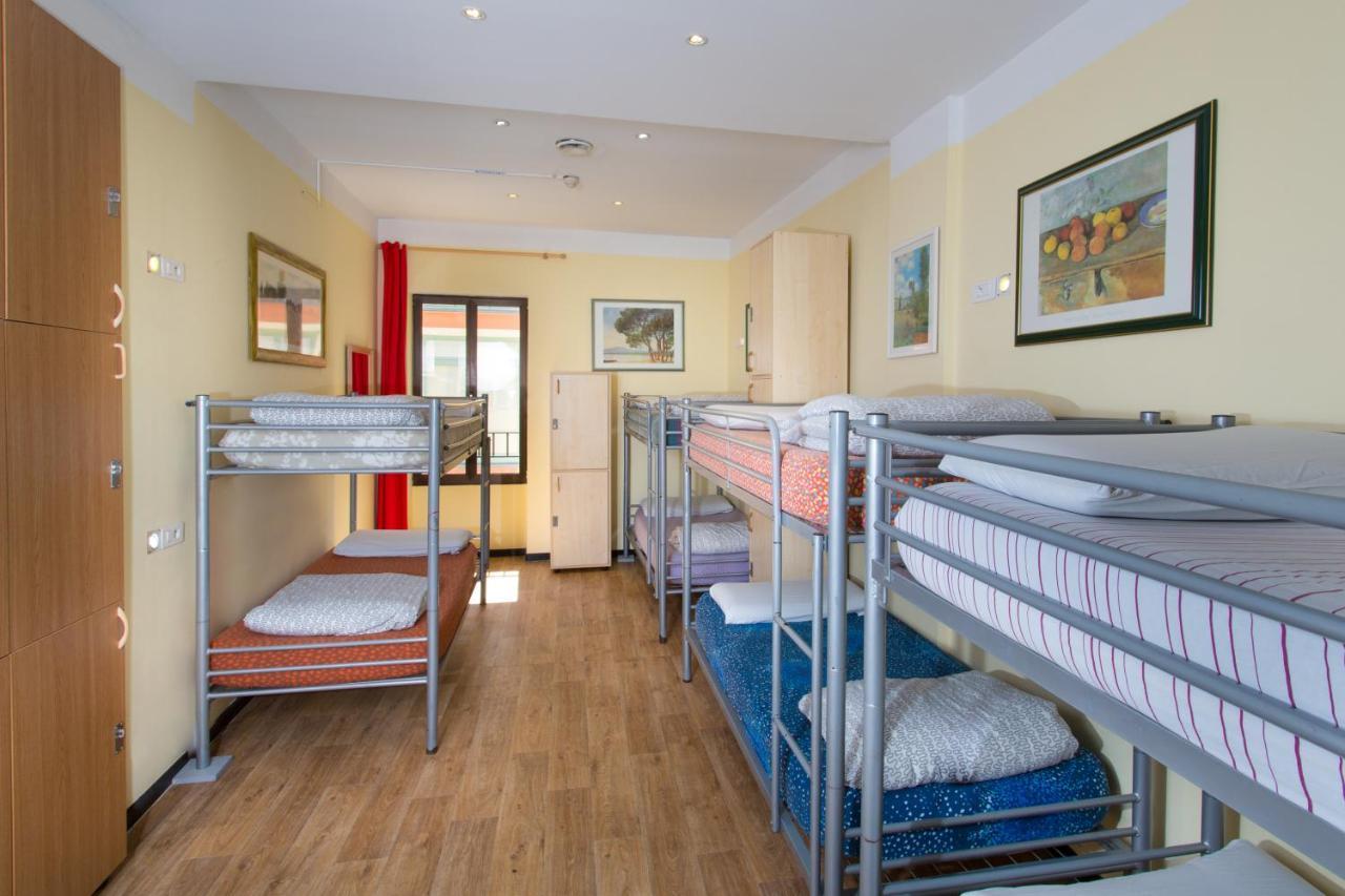 Villa Saint Exupery Beach Hostel Ница Екстериор снимка